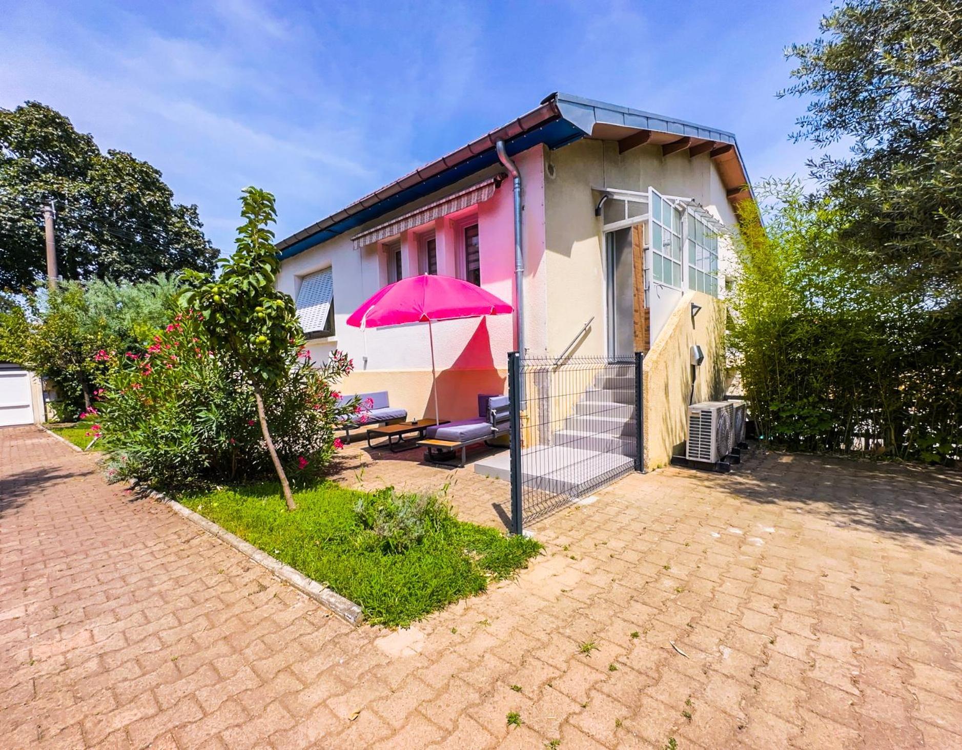 Serenity Suite Vénissieux Екстериор снимка