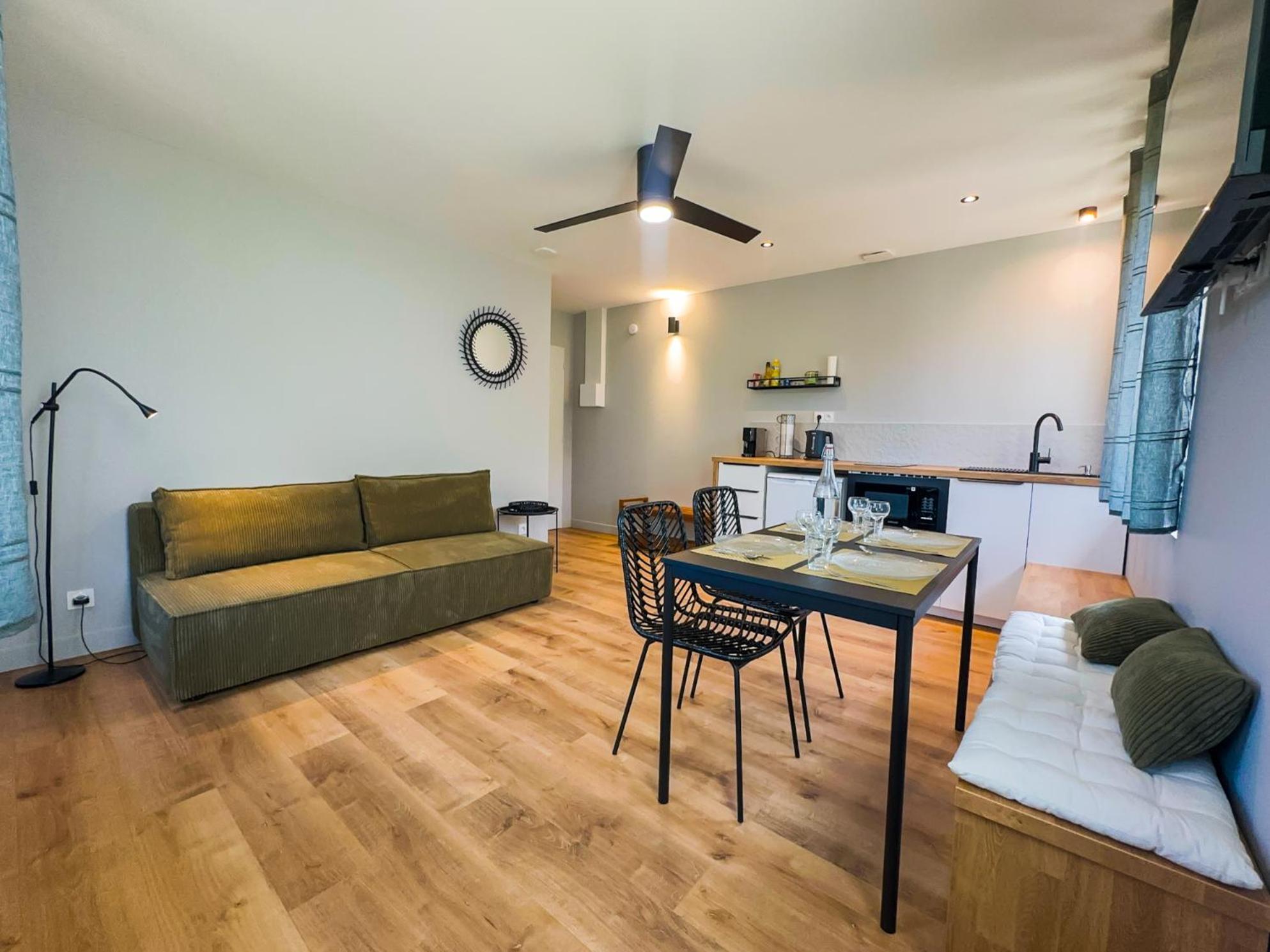Serenity Suite Vénissieux Екстериор снимка